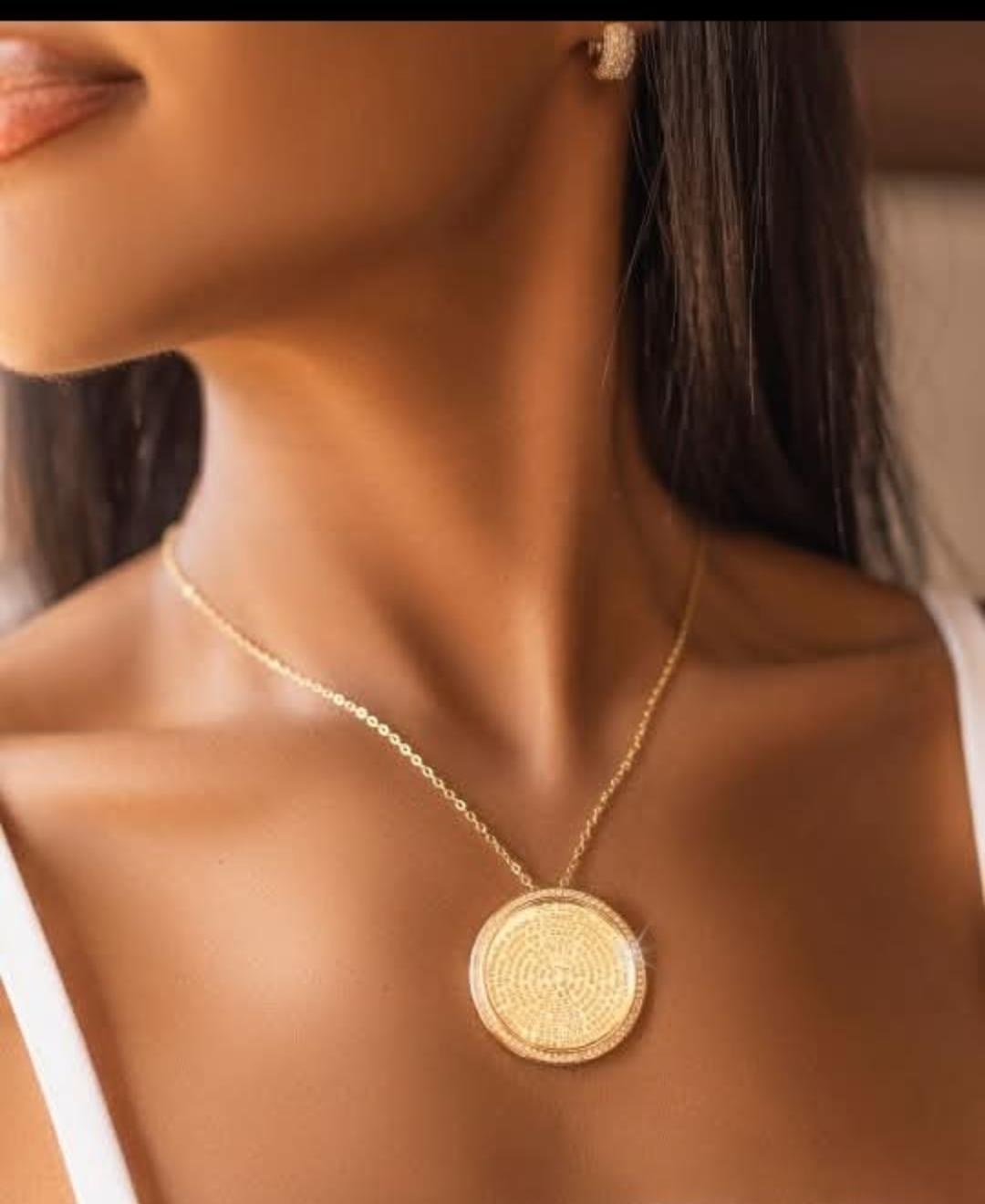 Medalhão Dourado
